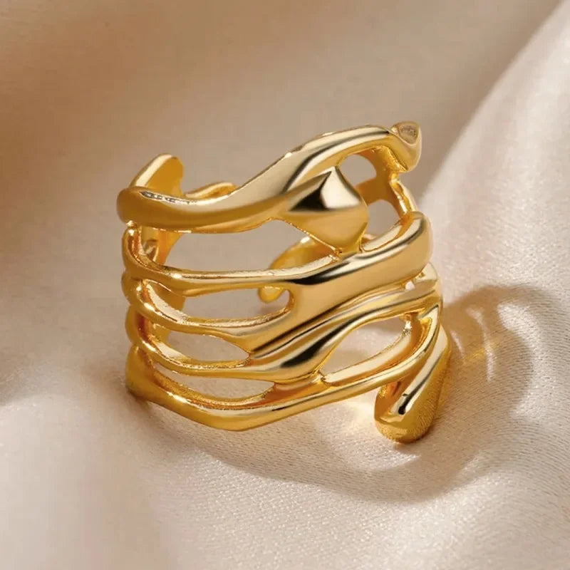 Il nuovo stile del 2025 di galvanica scavata, con un anello dorato cavo largo, regalo di gioielli semplice e alla moda adatto