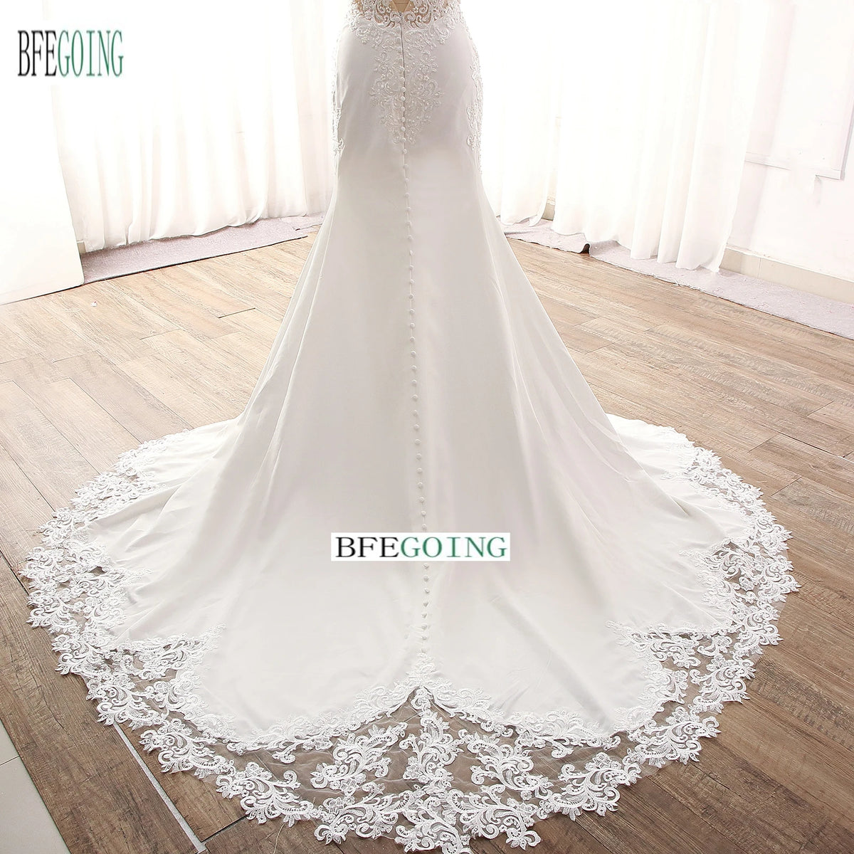 Lussuosi Appliques di pizzo perline sirena/tromba abiti da sposa cappella treno su misura scollo a v al pavimento senza spalline