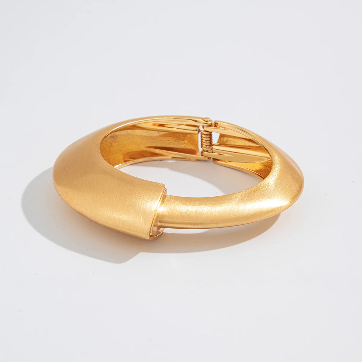 SHIXIN 4 Stili di Bracciali a Polsino Larghi in Metallo Opaco Punk, Bracciali Geometrici Vintage Color Oro per Donne e Uomini, Nuova Collezione di Gioielli
