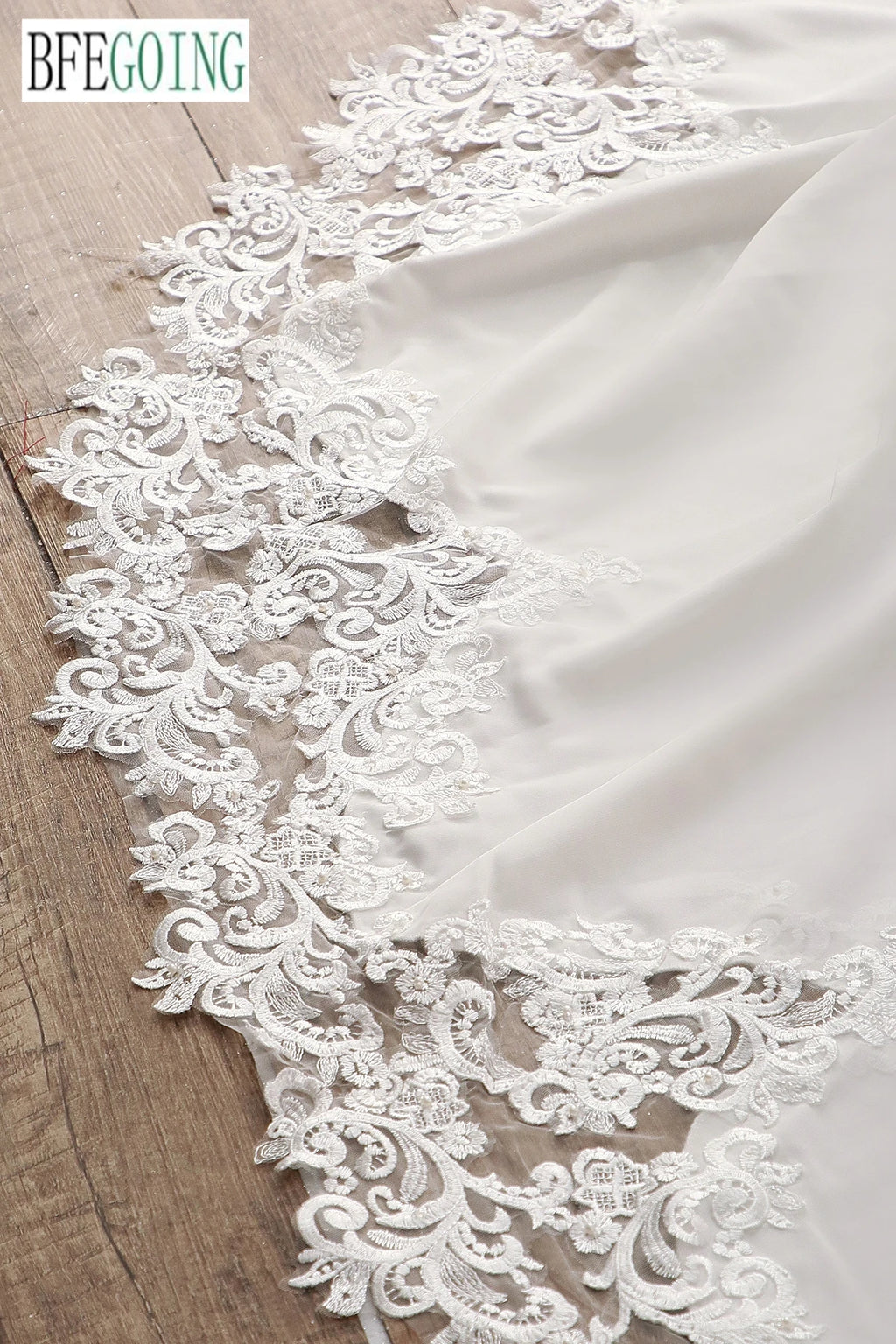 Lussuosi Appliques di pizzo perline sirena/tromba abiti da sposa cappella treno su misura scollo a v al pavimento senza spalline