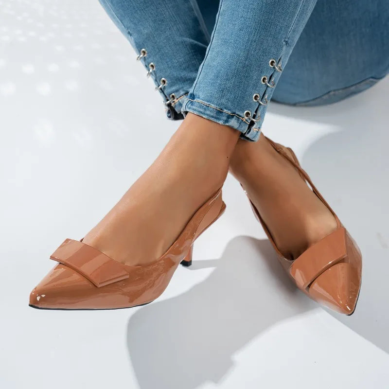 Sandales d'été 2026 pour femme à talon haut, chaussures élégantes à bout pointu avec bride arrière, design tendance pour banquets et fêtes