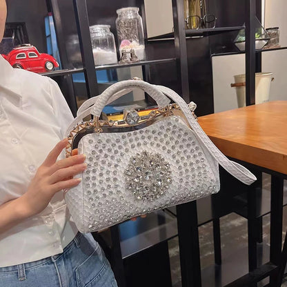 Borsa a tracolla di alta qualità da donna estate 2024 nuova borsa a tracolla di nicchia con texture esplosiva borsa di grande capacità tempestata di diamanti