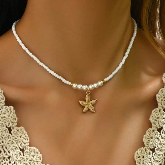 Collana con ciondolo stella marina con perline di riso bohémien per donna, fatta a mano, perla d'imitazione, girocollo con perline colorate, gioielli da spiaggia estiva