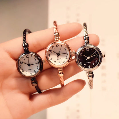 Orologio da polso da donna Orologio da donna con piccolo braccialetto in oro Orologio da polso da donna al quarzo retrò in acciaio inossidabile Orologio da polso