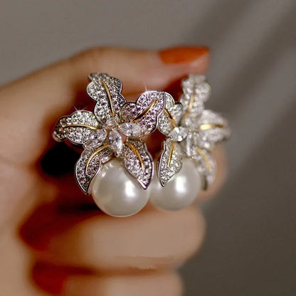 Bellissimi orecchini di perle imitazione fiore da donna di lusso intarsiato scintillante pietra CZ moda gioielli da sposa lotti all'ingrosso