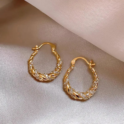 Orecchini a Cerchio Huitan con Design Intrecciato per Donne, Accessori di Lusso Color Oro con Zirconi Brillanti per Matrimoni e Fidanzamenti