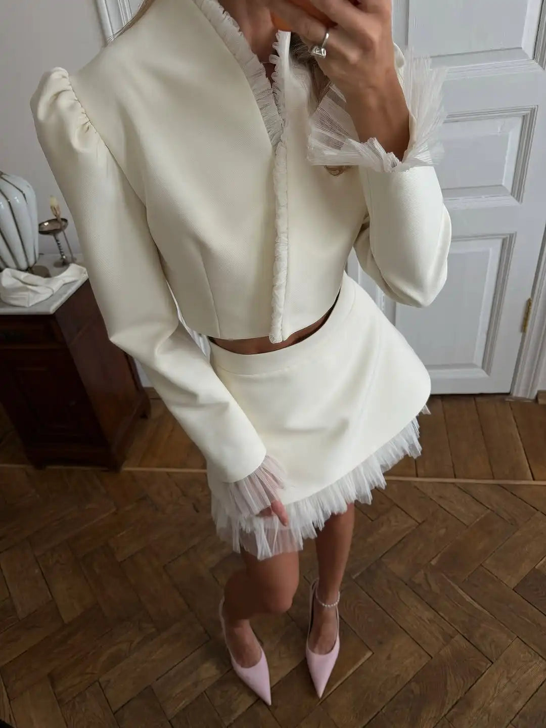 Completo di Top Corto e Gonna Midi in Tulle Bianco, Lussuoso, con Scollo a V, Maniche Lunghe a Sbuffo, Vestibilità Slim, Collezione Primavera 2026, per Appuntamenti e Ufficio