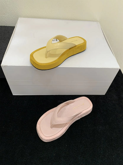 Damen-Slipper für den Sommerurlaub am Strand, modische Plateau-Zehenstegschuhe in Unifarben, minimalistische, vielseitige Damen-Sandalen für den Alltag