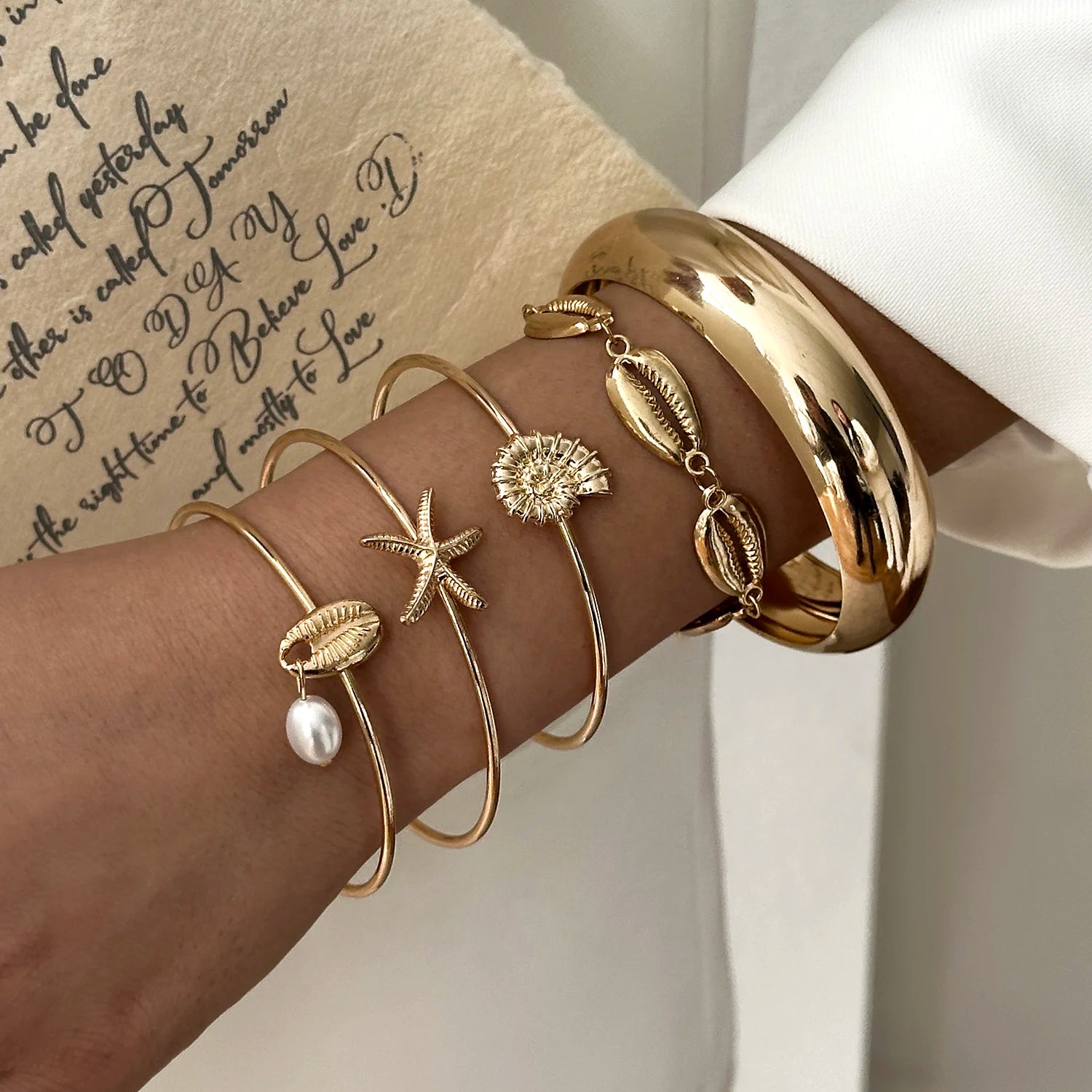 Summer Ocean Shells Starfish Pearls Bracelets Set for Women Alloy Iron Sunlit Radiance Stackable Beach Vacation Jewelry Gifts