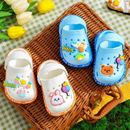 Sommersandalen für Mädchen, Kleinkinder, Jungen, Cartoon-Kindersandalen, flache Absätze, weiche, feste Cartoon-Hausschuhe, Garten-Schuhe für Kinder