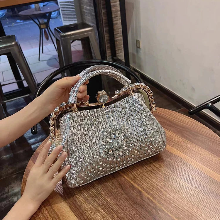 Borsa a tracolla di alta qualità da donna estate 2024 nuova borsa a tracolla di nicchia con texture esplosiva borsa di grande capacità tempestata di diamanti