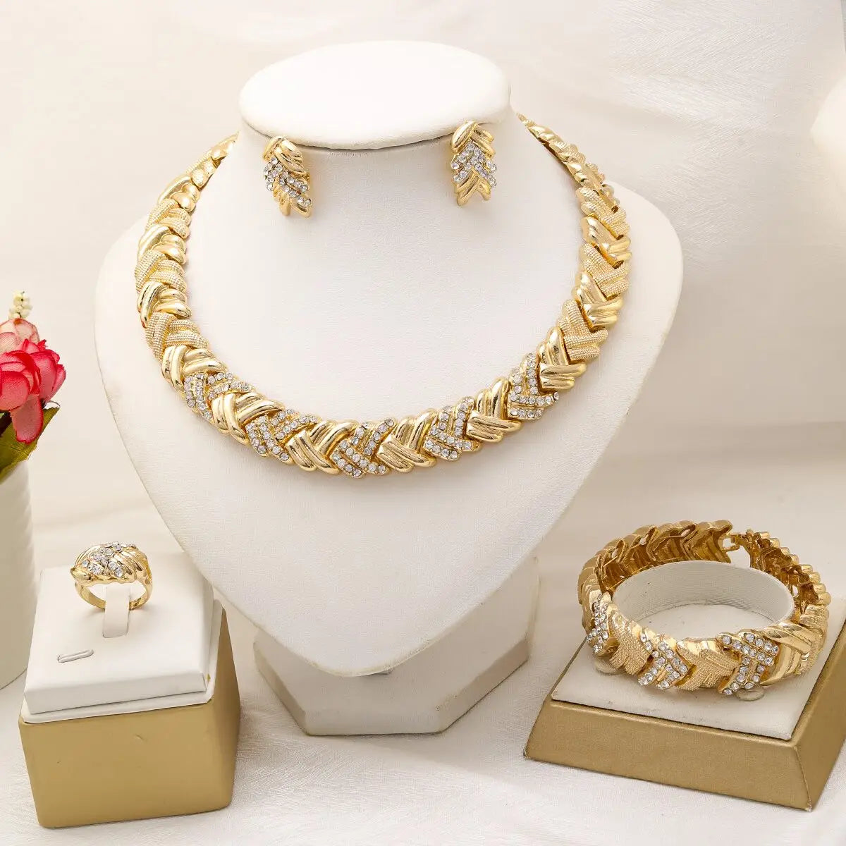 Dubai Schmuckset für Frauen, 18K vergoldet, Luxus-Halskette, Ohrringe, Armband und Ring, Schmuck, Hochzeitsparty, im Trend