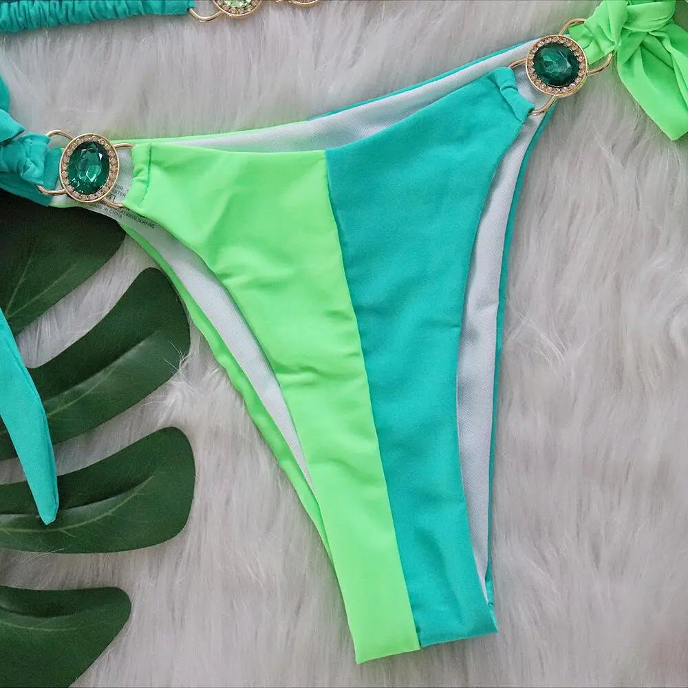 2026 Bikini da donna a due pezzi con scollo all'americana e inserti di diamanti, modello intagliato, costume da bagno da spiaggia