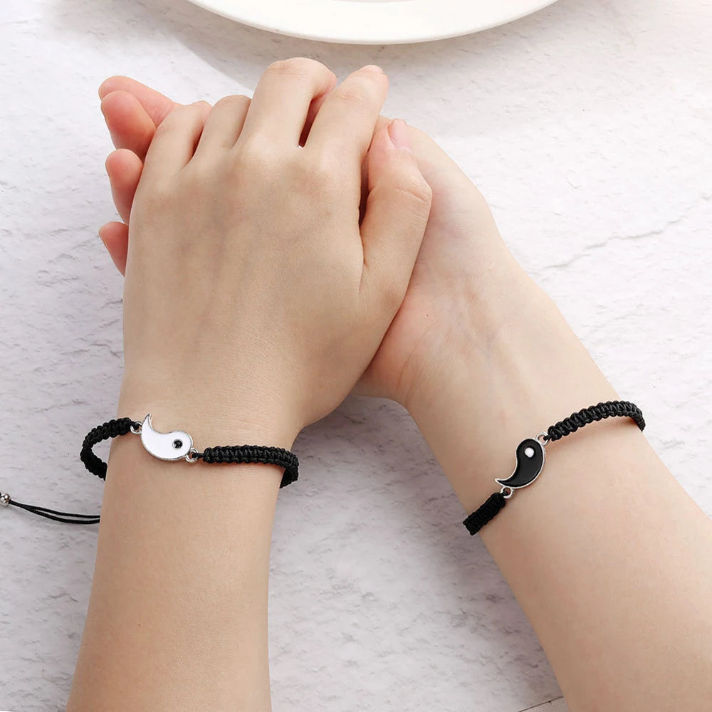 1 set di 2 semplici braccialetti di regolazione telescopica intrecciata in corda Yin e Yang in bianco e nero Tai Chi Bagua per uomini e donne