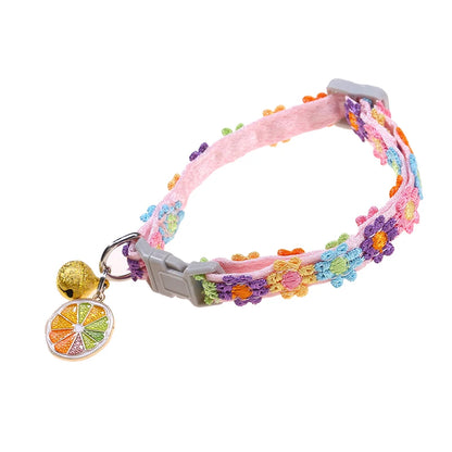 Forniture per collane per animali domestici Collare per gatti con fiori in pizzo colorato Gioielli per cani Fascia per collo Campana Forniture essenziali per animali domestici Collare per gatti con archetto da collo