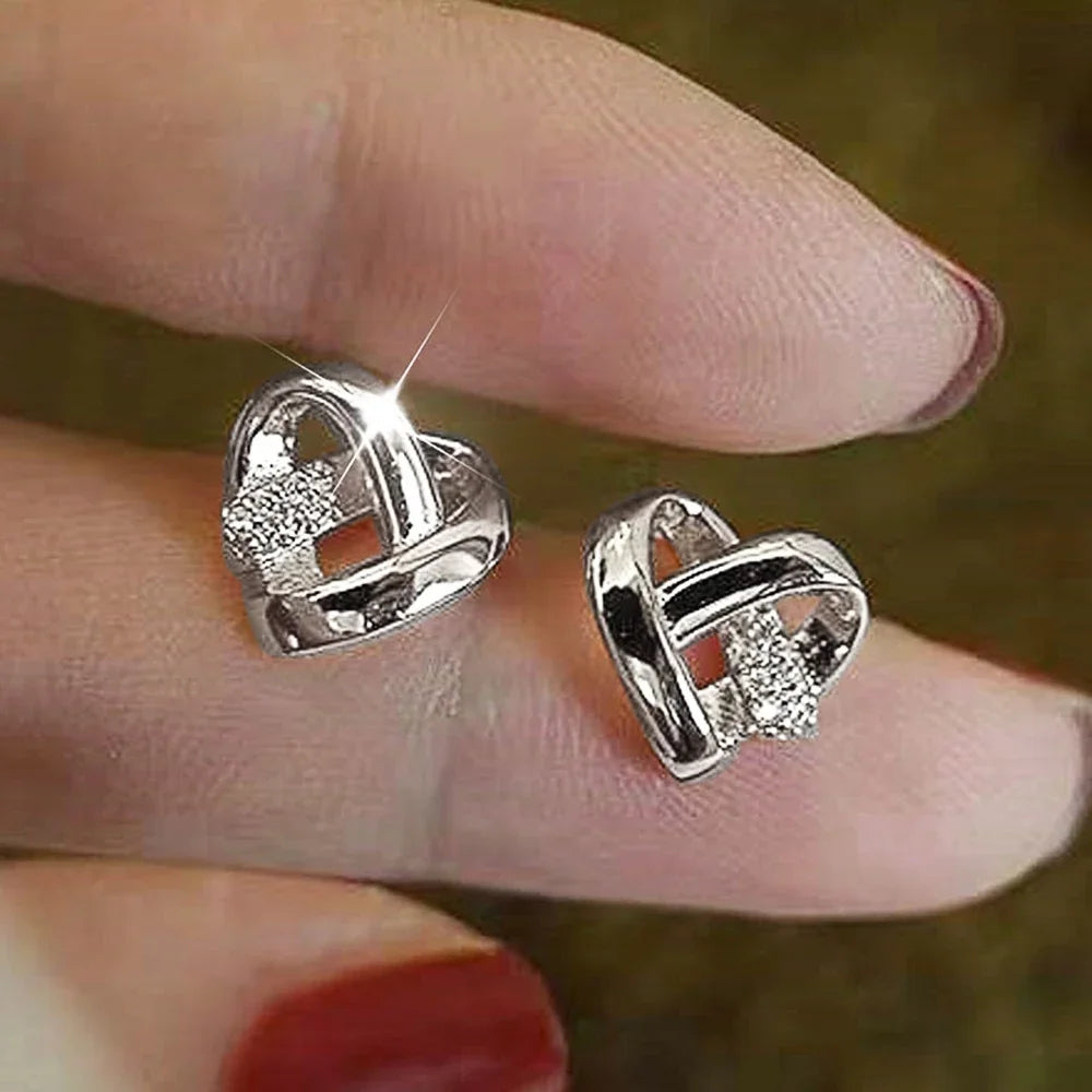 Huitan Eternity Love Orecchini Ear Stud Piercing Colore argento/Colore oro Orecchini a forma di cuore per le donne Gioielli da sposa chic