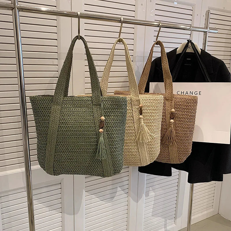Borsa a tracolla tessuta estiva borsa da spiaggia da donna borsa da viaggio con nappe da viaggio in paglia lavorata a maglia fatta a mano di grande capacità