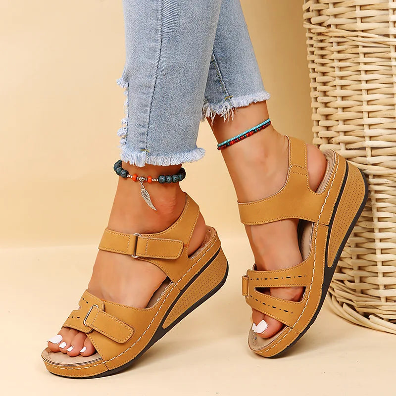 Sandali con zeppa estivi per donna 2025 Scarpe da spiaggia antiscivolo di nuova moda Donna Sandali con plateau casual leggeri Mujer Plus Size