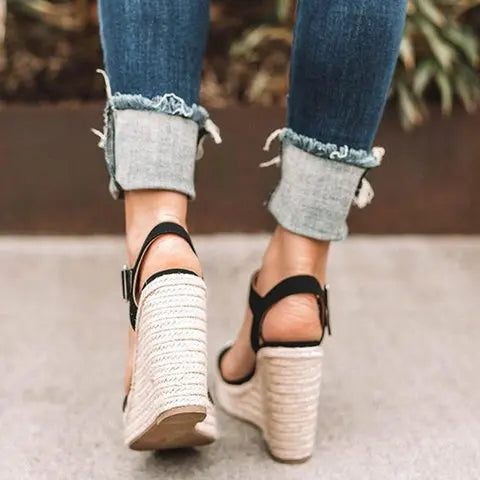 Sandali con tacco da donna Estate 2025 Espadrillas Sandali da donna Comfort Cinturino con fibbia Scarpe con plateau per donna Nuovi sandali con tacco