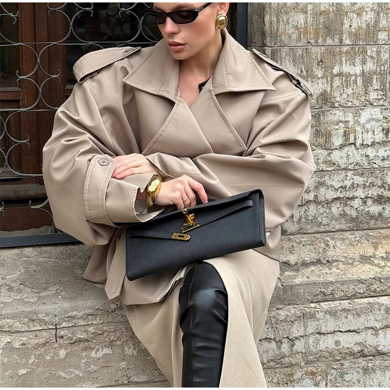 Trench con lacci con risvolto solido per le donne Moda maniche lunghe spalla larga cappotto corto allentato 2025 Nuovo autunno pendolari Outwear