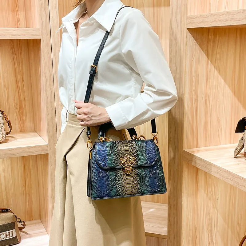 Borsa da donna leggera di marca di lusso per la primavera e l'estate 2025, borsa a tracolla di alta qualità del designer, borsa a tracolla alla moda,