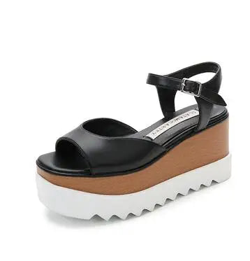 Genuine Leather Buckle Strap Sandals Breathable Sneakers Stars women summer rivets shoes Korean Style Platform Casual Shoes