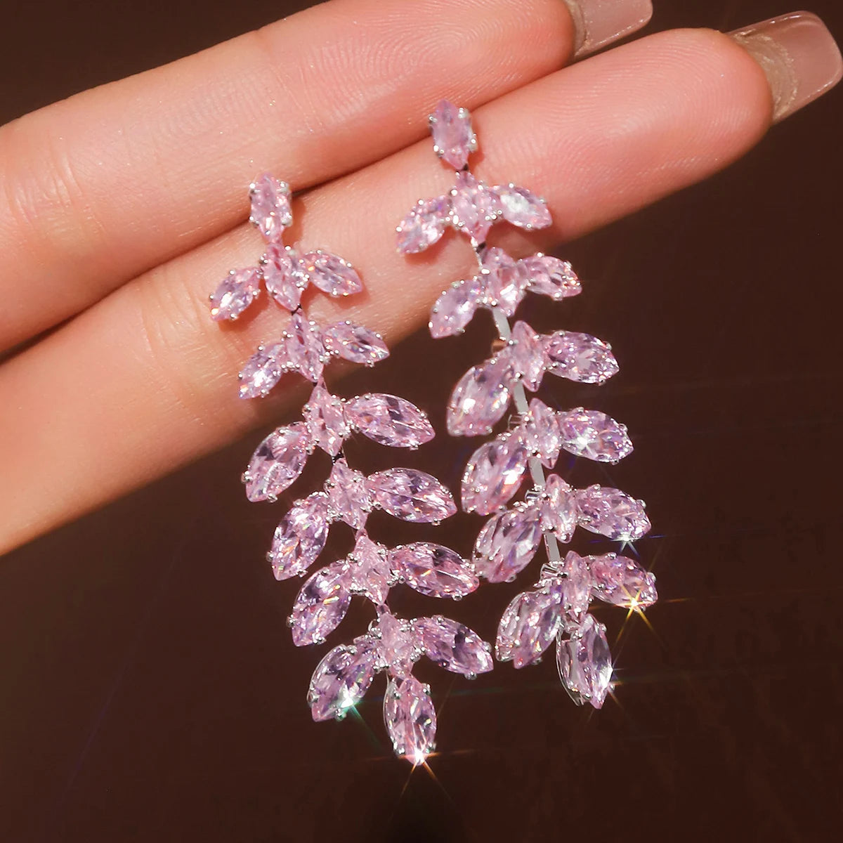 2 orecchini a forma di foglia di diamante con nappa lunga alla moda e di fascia alta per accessori per abiti da banchetto da donna