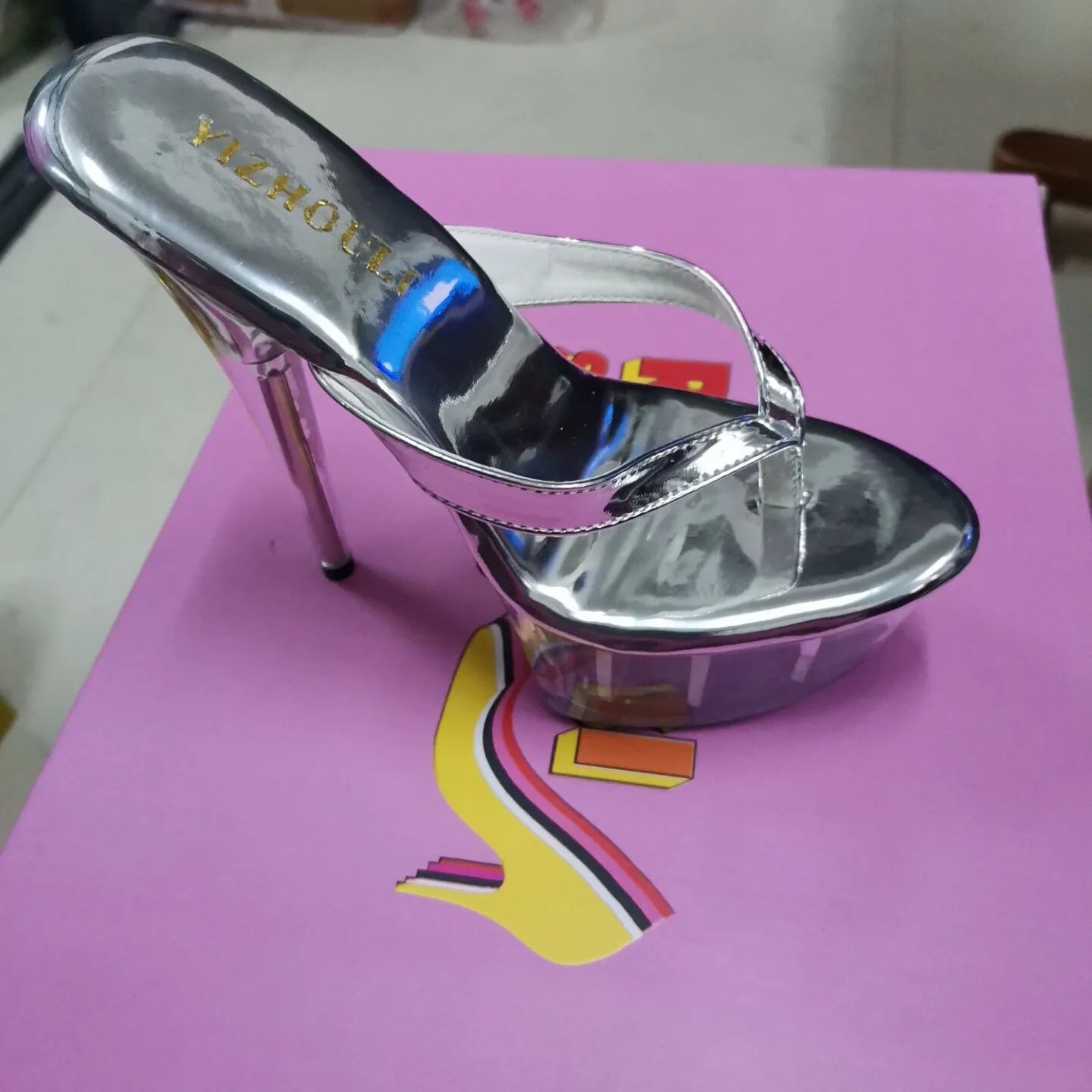 I colori alla moda possono essere personalizzati Infradito da principessa da 15-20 cm, tacchi da discoteca sexy, estate, pantofole a spillo da 6-8 pollici