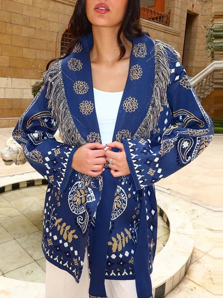 Cardigan da donna in maglia con stampa zebrata e frange, modello ampio con scollo a V, maniche lunghe, cintura, maglione caldo e spesso, collezione autunno 2026.