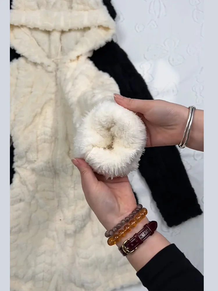 Tuta Corta Calda con Motivo Orsetto Cartoon Trendy, in Peluche e Flanella con Cappuccio, per Donna, Nuova Collezione Autunno Inverno, Outfit Comodo