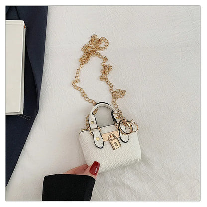 Borsa quadrata piccola da ragazza a tracolla per l'estate 2025, i nuovi bambini classici che portano una borsa a tracolla monospalla. portachiavi portafoglio