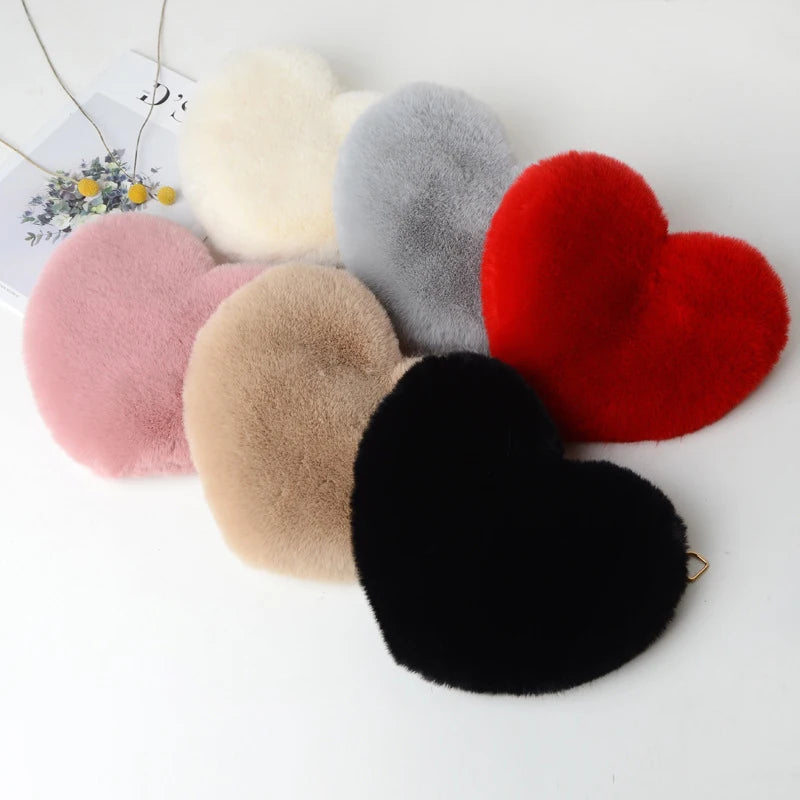Borse a forma di cuore da donna alla moda Borse a tracolla in pelliccia sintetica carina Borsa a tracolla a catena in morbida peluche da donna Shopper Totes