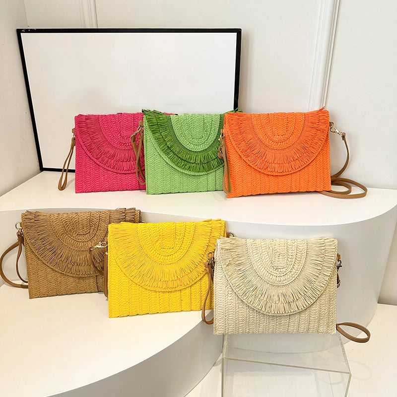 Pochette in paglia intrecciata fatta a mano Borsa in tinta unita Borsa da donna con patta estiva Bohe Portafogli da spiaggia Borsa a tracolla