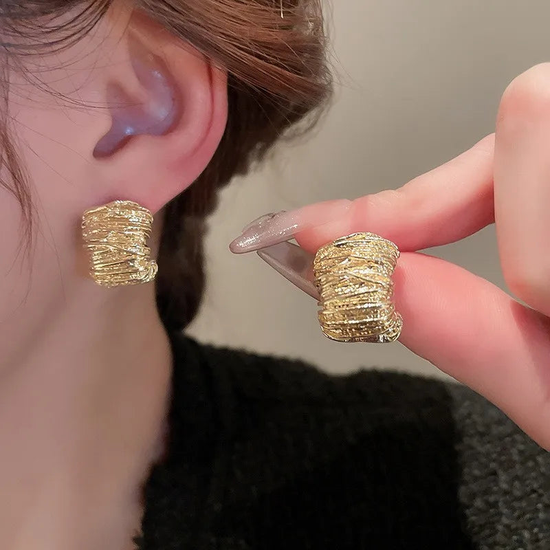 Orecchini a bottone a forma di conchiglia di perla di conchiglia di cristallo blu eleganti vintage per le donne Regalo per feste di gioielli rotondi con geometria semplice