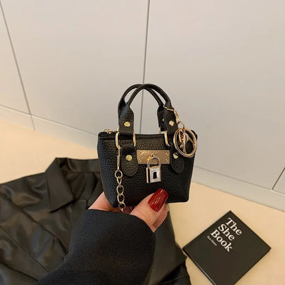 Borsa quadrata piccola da ragazza a tracolla per l'estate 2025, i nuovi bambini classici che portano una borsa a tracolla monospalla. portachiavi portafoglio