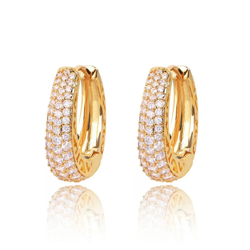 Huitan Orecchini a cerchio color oro cavo per le donne Pavimentati Abbaglianti CZ Pietra Orecchini a cerchio femminili alla moda di lusso Gioielli di dichiarazione