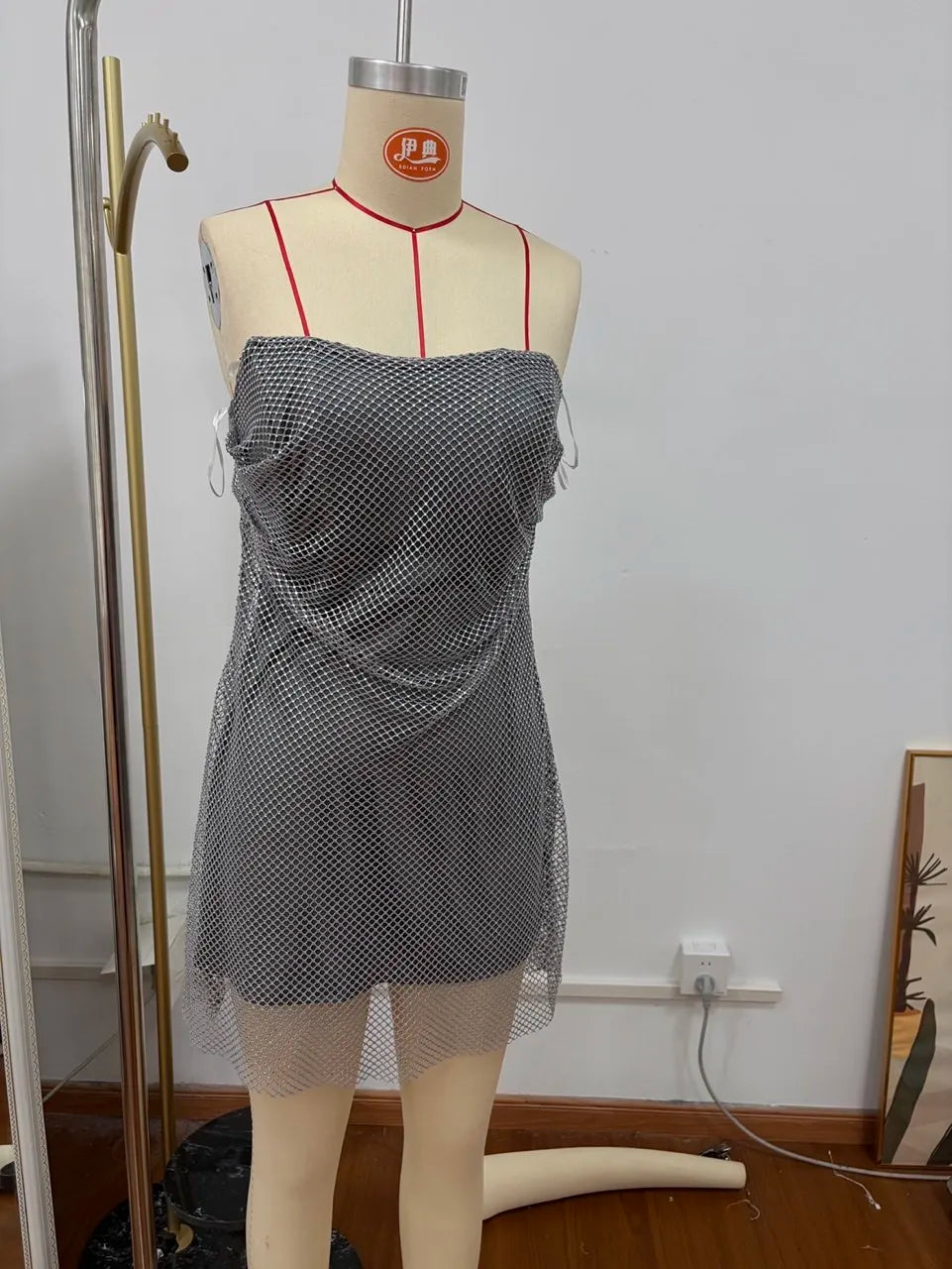 Abito corto senza maniche scintillante da donna con tutti i strass Abiti sexy senza spalline alla moda per donna Estate Nuovo outfit streetwear