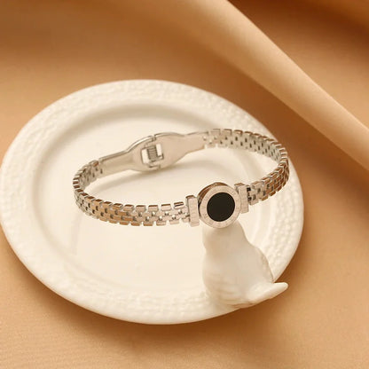 Bracciale alla moda per donna, bracciale da coppia in acciaio inossidabile acrilico nero con numeri romani incisi, regalo per ragazza