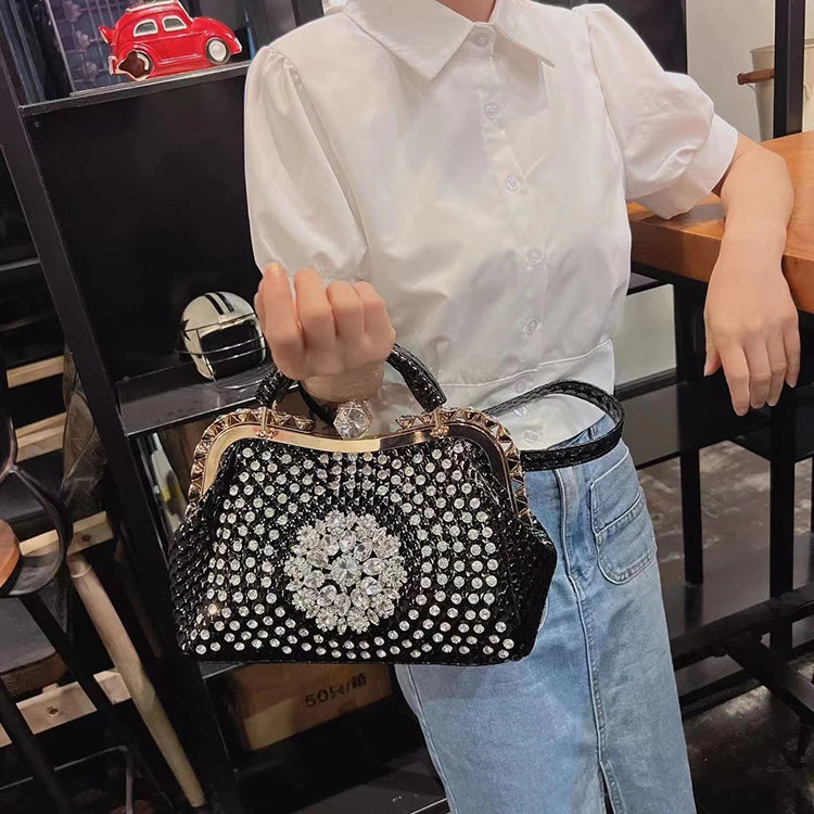 Borsa a tracolla di alta qualità da donna estate 2024 nuova borsa a tracolla di nicchia con texture esplosiva borsa di grande capacità tempestata di diamanti