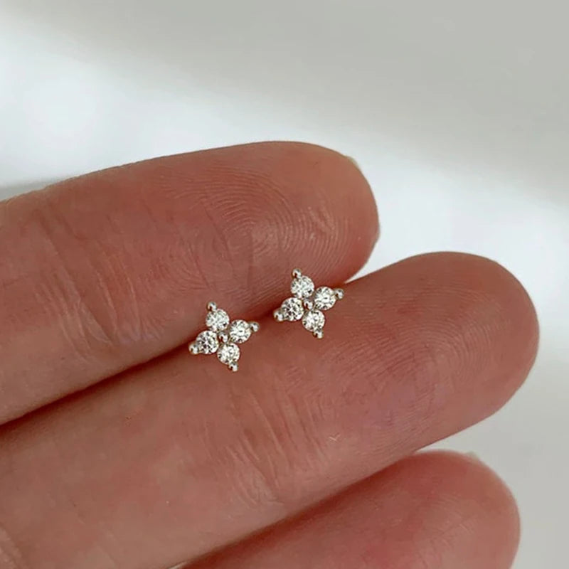 Huitan Eternity Love Orecchini Ear Stud Piercing Colore argento/Colore oro Orecchini a forma di cuore per le donne Gioielli da sposa chic