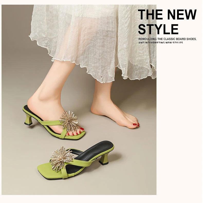 Damen-Sommersandalen 2026 Neue High-End-Outdoor-Trend-Strass-Sandalen mit klobigem Absatz