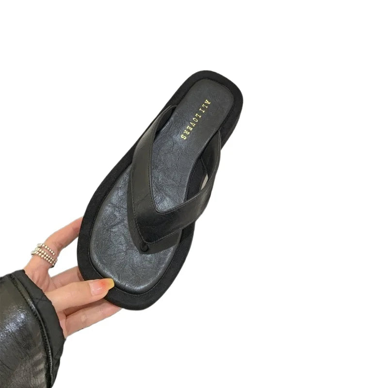 Damen-Slipper für den Sommerurlaub am Strand, modische Plateau-Zehenstegschuhe in Unifarben, minimalistische, vielseitige Damen-Sandalen für den Alltag