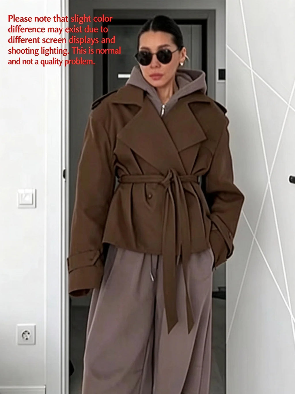 Trench con lacci con risvolto solido per le donne Moda maniche lunghe spalla larga cappotto corto allentato 2025 Nuovo autunno pendolari Outwear