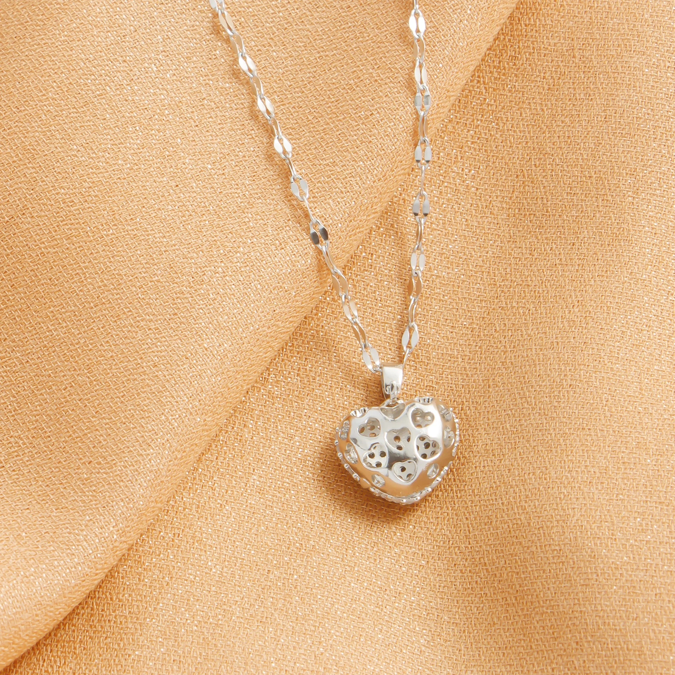 Set con ciondolo a forma di cuore con zirconi, temperamento femminile, collana in acciaio inossidabile placcato oro, regali di gioielli per feste di nozze