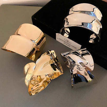 Bracciale in lega geometrica multistrato con anello in metallo per donna Accessori per gioielli da festa di lusso con anello da braccio stile esagerato e fresco