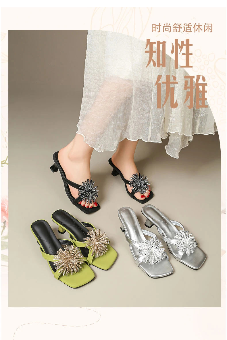 Damen-Sommersandalen 2026 Neue High-End-Outdoor-Trend-Strass-Sandalen mit klobigem Absatz