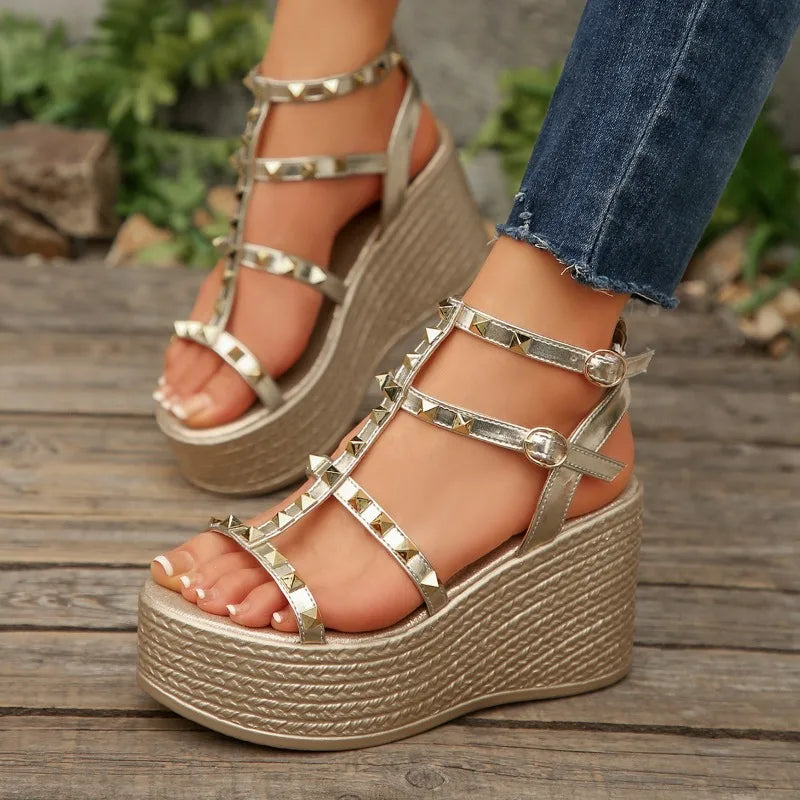 Damen Sandalen Sommer Neue Outdoor Strandsandalen Designer Freizeit Sandalen Bequeme Warme Flache Keilabsatz Damenschuhe