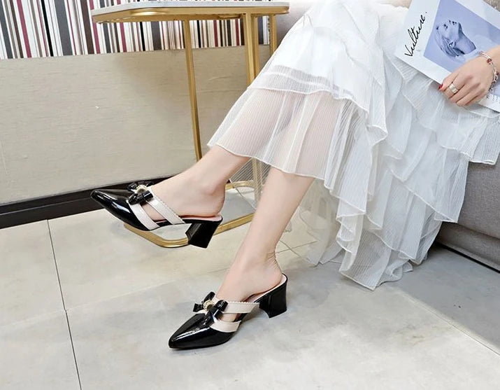 Pantofole da donna e sandali da donna Gioielli Estate 2025 Ciabatte con cristalli Scarpe a punta Ciabatte con tacco nero Rhenstone con fiocco Y