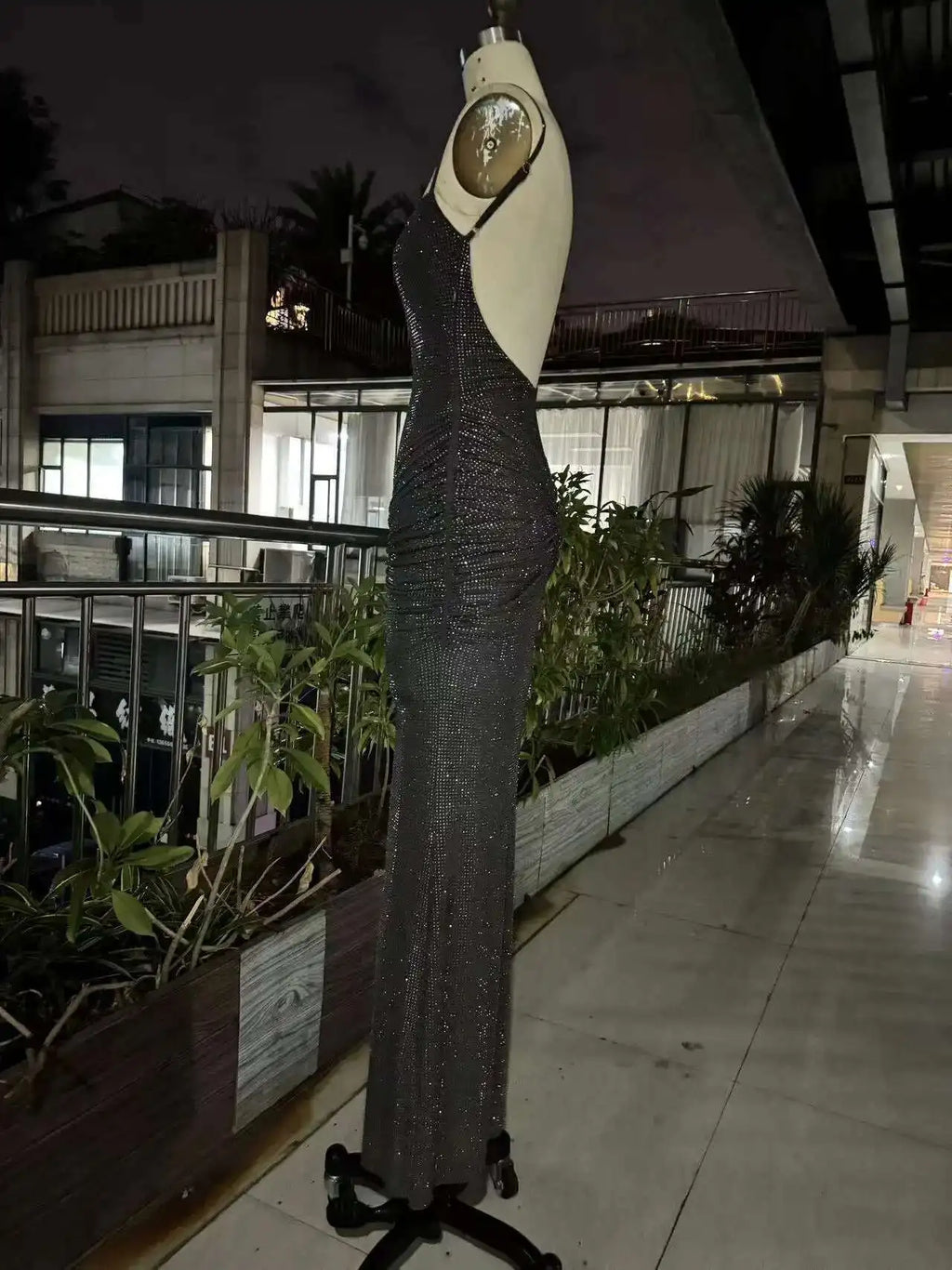DEAT Moda Grigio Hot Drilling Spaghetti Strap Dress Donna Slim Fit Backless Pieghe Split Abiti lunghi fino al pavimento Nuova marea 7AB8510