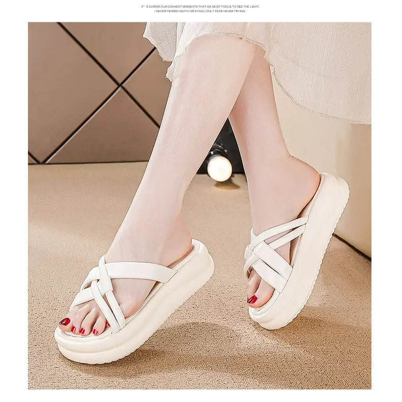 Neue Sommer-Arrivals: Sandalen und Badelatschen, modisch, atmungsaktiv, rutschfest, leicht, lässig, für drinnen und draußen, Strand und Alltag